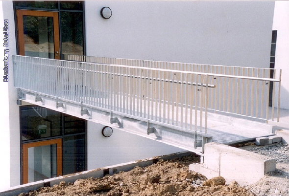 https://www.blankenburg-metallbau.de/bildergalerie/cache/vs_Gelaender_Gelaender-1.jpg